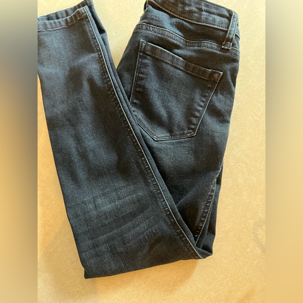 Crown and Ivy Womens ‎ 6PR denim jeans with gold buttons on front pockets. EUC